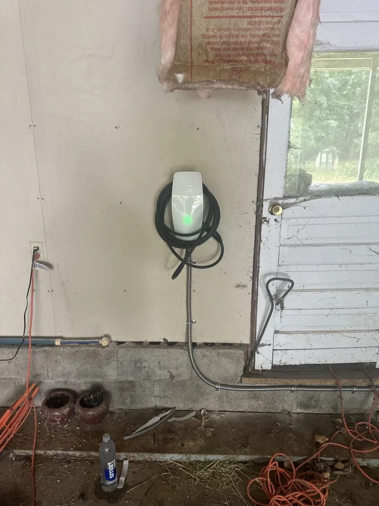 Expert electrician providing emergency electrical service in Waterford, MI - PowerHub Homes