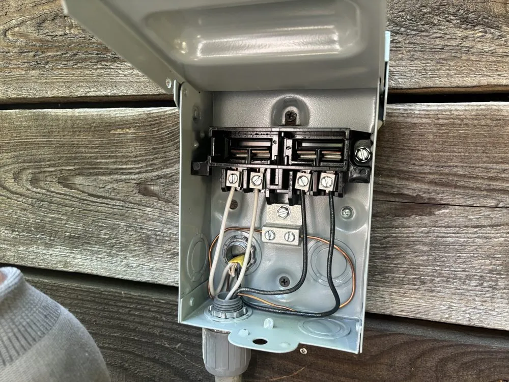 Certified electrician providing circuit breaker repair in ,