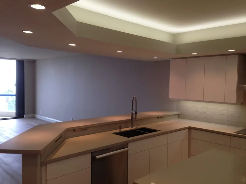 Certified electrician providing emergency electrical service in , 