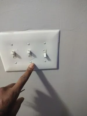 Praylow Electric Logo