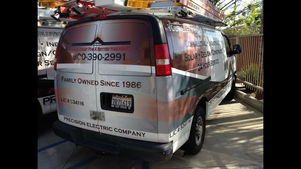 Licensed electrical service for homes in lighting installation,  by 