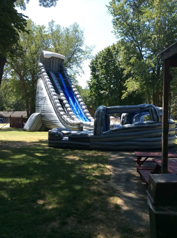 Professional electrician providing wiring installation in ,