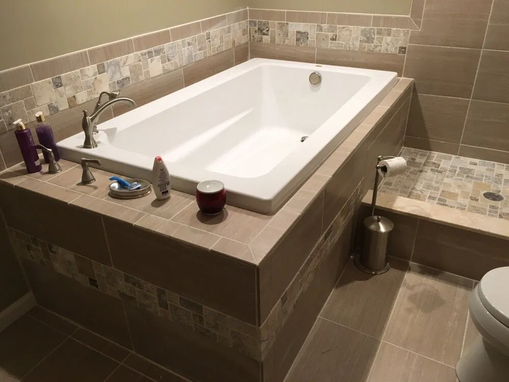 Emergency electrician providing emergency electrical service in , 