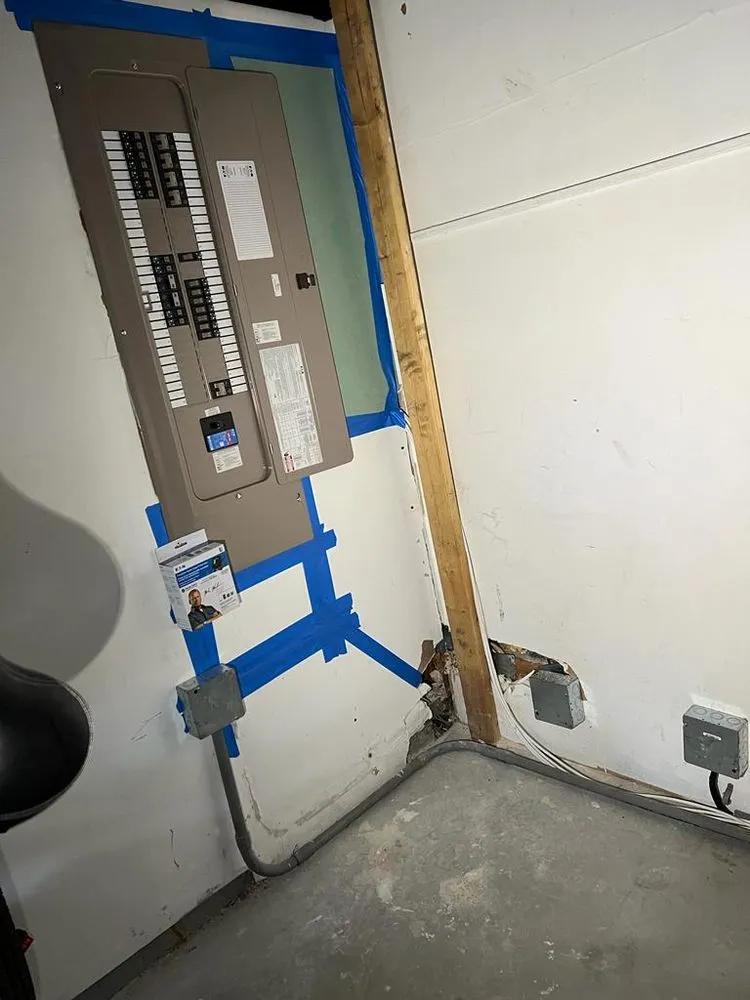 Affordable electrician providing emergency electrical service in ,