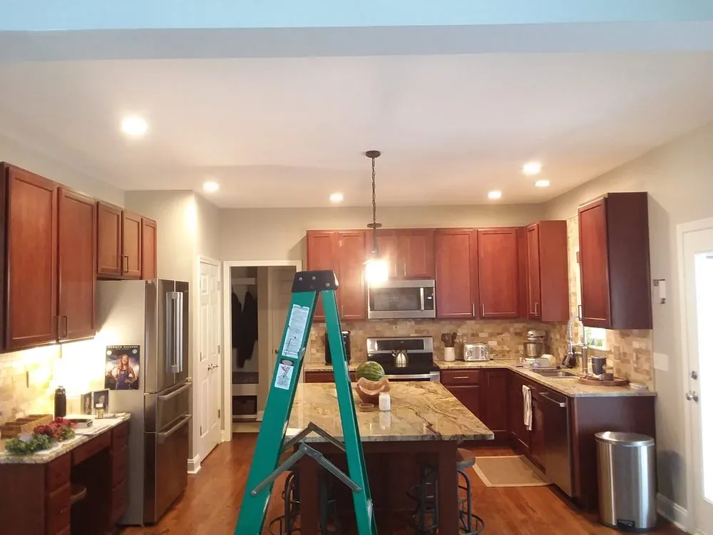 Professional electrician providing electrical repair in ,