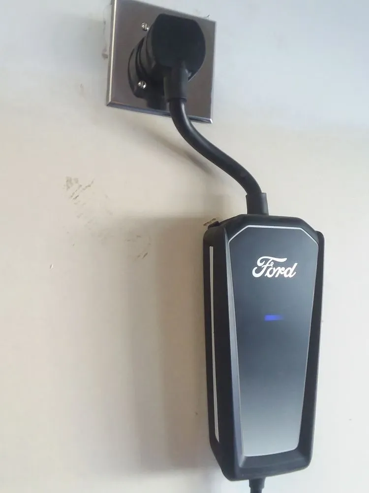 Expert electrical service for homes in emergency electrical service, by