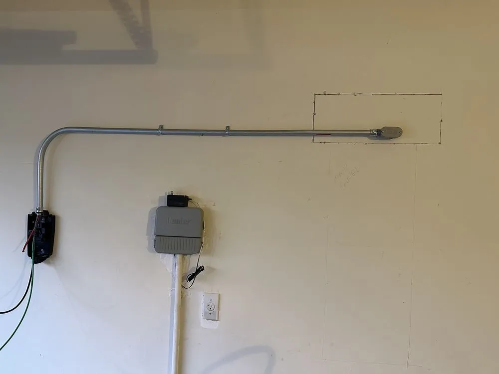 Professional electrician providing electrical repair in ,