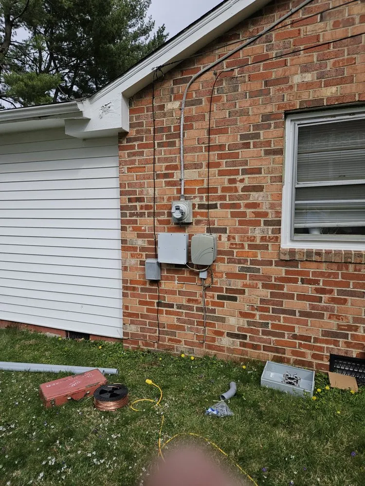 Expert electrician providing circuit breaker repair in , 