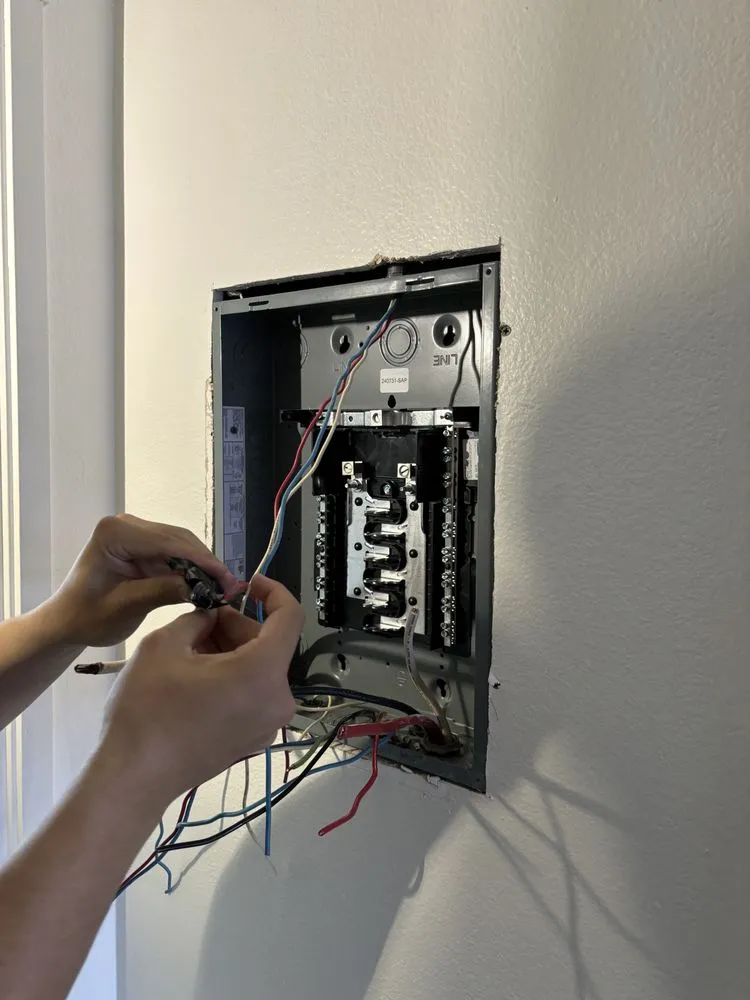 Expert electrician providing electrical repair in , 