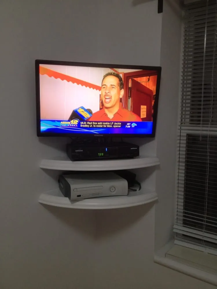 Emergency electrician providing lighting installation in ,