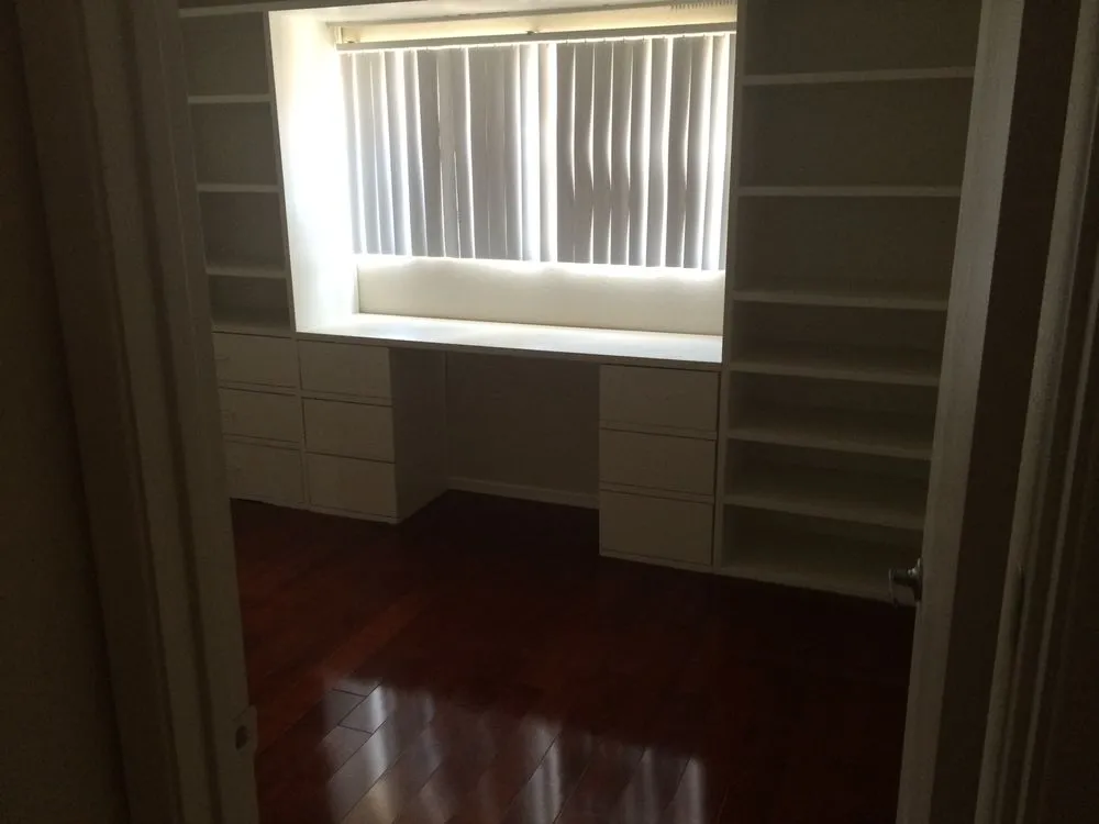 Trusted electrician providing circuit breaker repair in , 