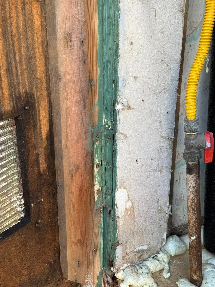 Professional electrician providing lighting installation in , 