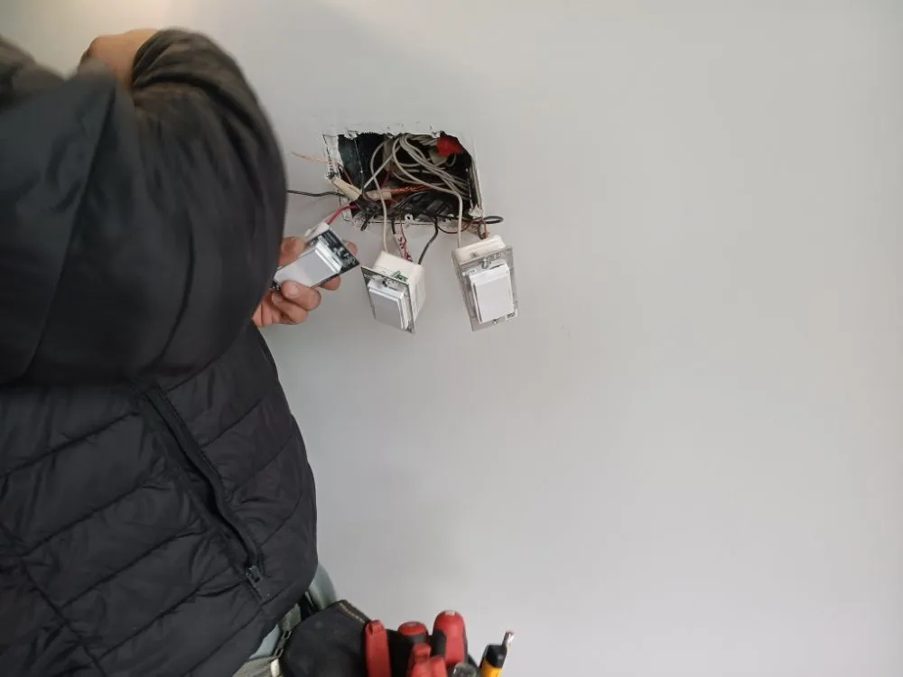 Slide of Pro Electric Solution