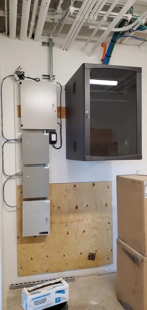 Licensed electrician providing wiring installation in , 