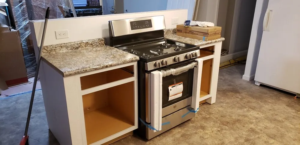 Affordable electrician providing emergency electrical service in , 