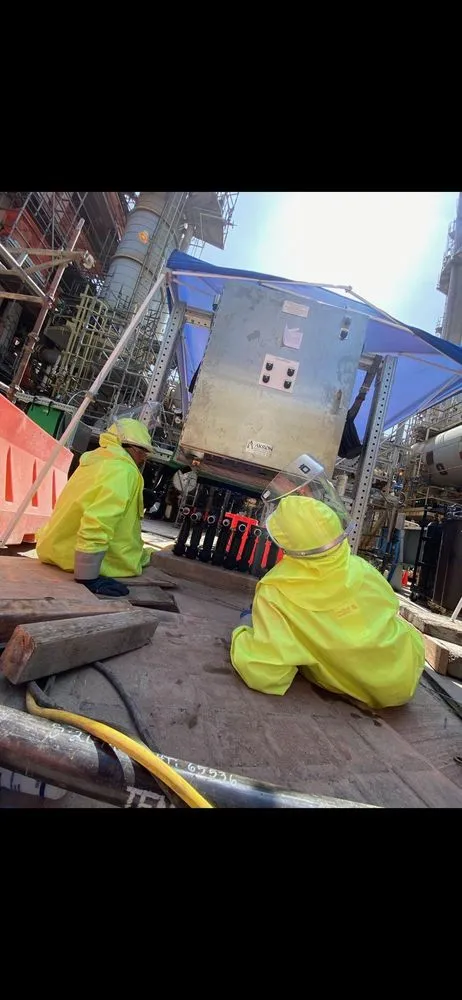 Emergency electrical service for homes in lighting installation, by