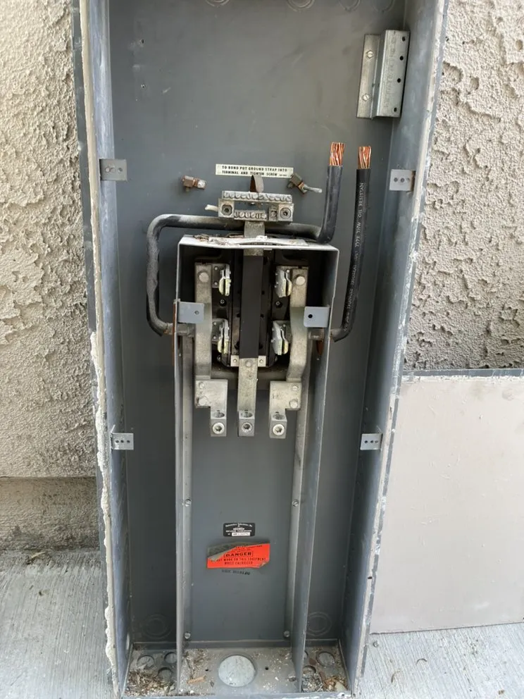 Slide of Pro Service Electricians