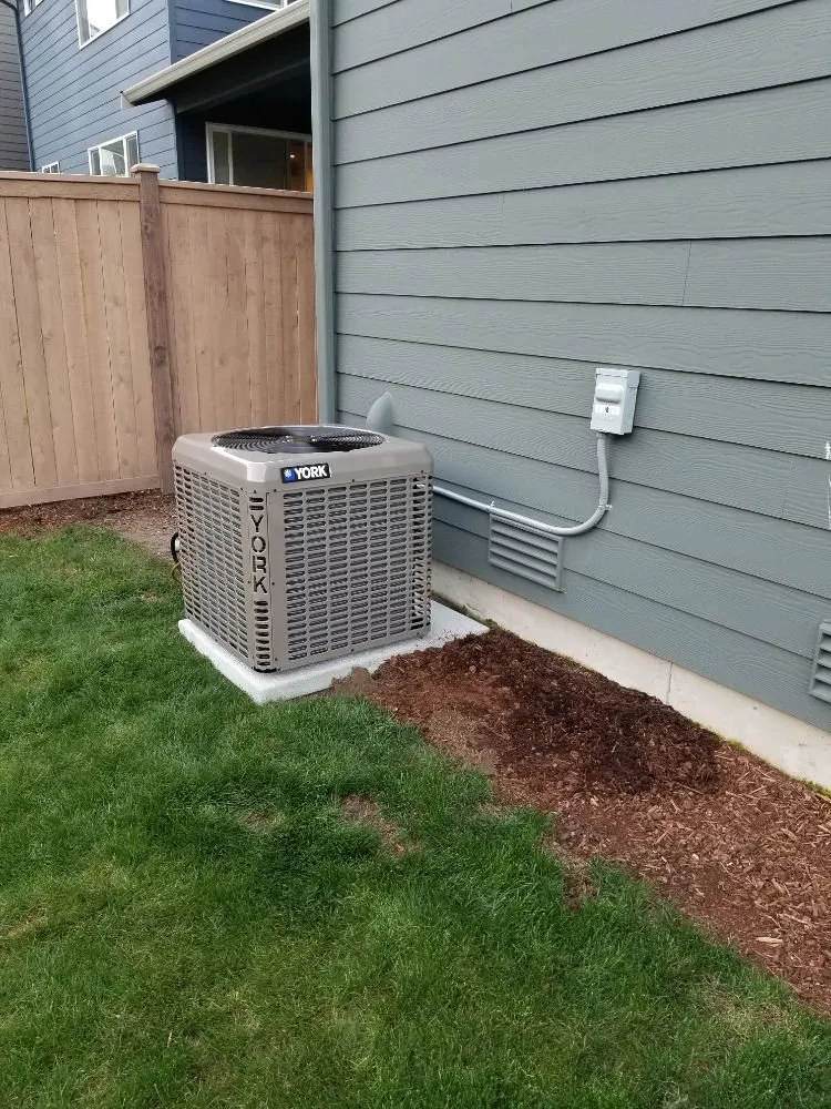 Emergency electrician providing emergency electrical service in , 