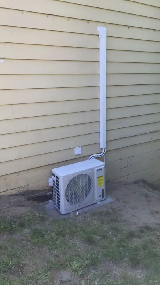 Emergency electrician providing outlet and switch repair in , 