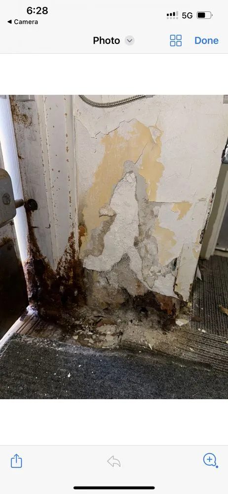 Certified electrician providing electrical repair in , 