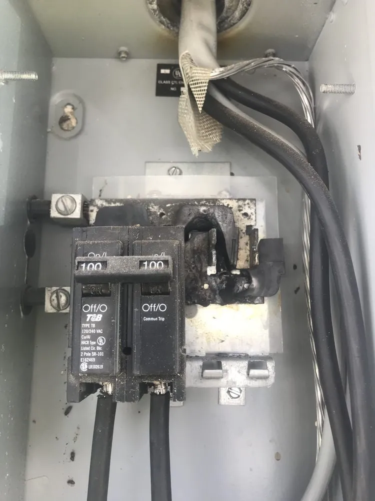 Reliable electrician providing electrical repair in , 