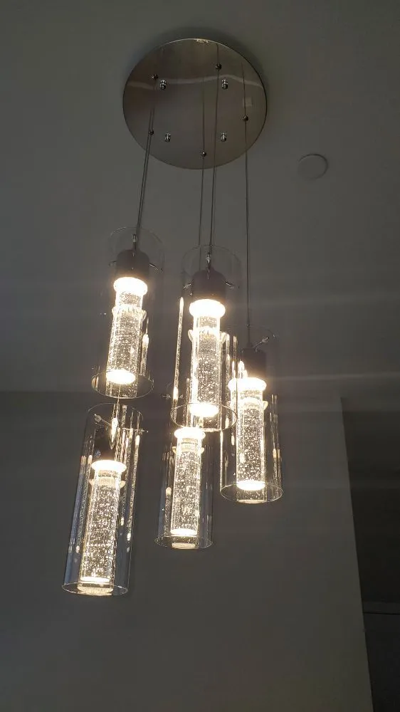 Professional electrician providing circuit breaker repair in , 