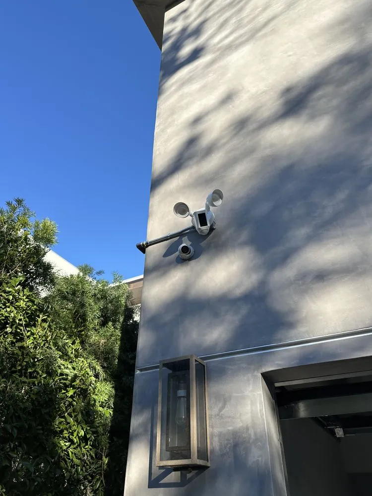 Certified electrician providing circuit breaker repair in ,