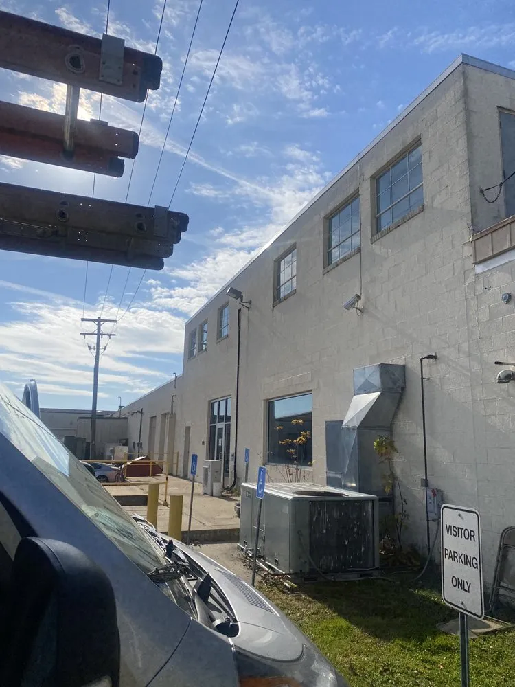 Reliable electrician providing circuit breaker repair in , 