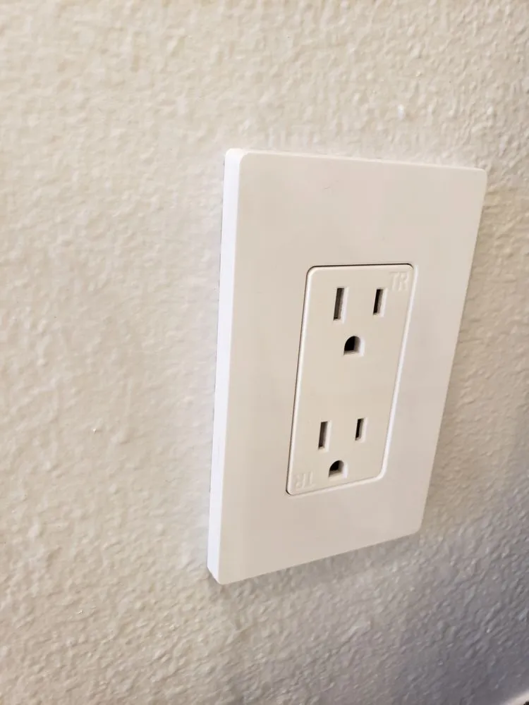 Certified electrician providing emergency electrical service in Orange County, CA - Prompt Electric Service