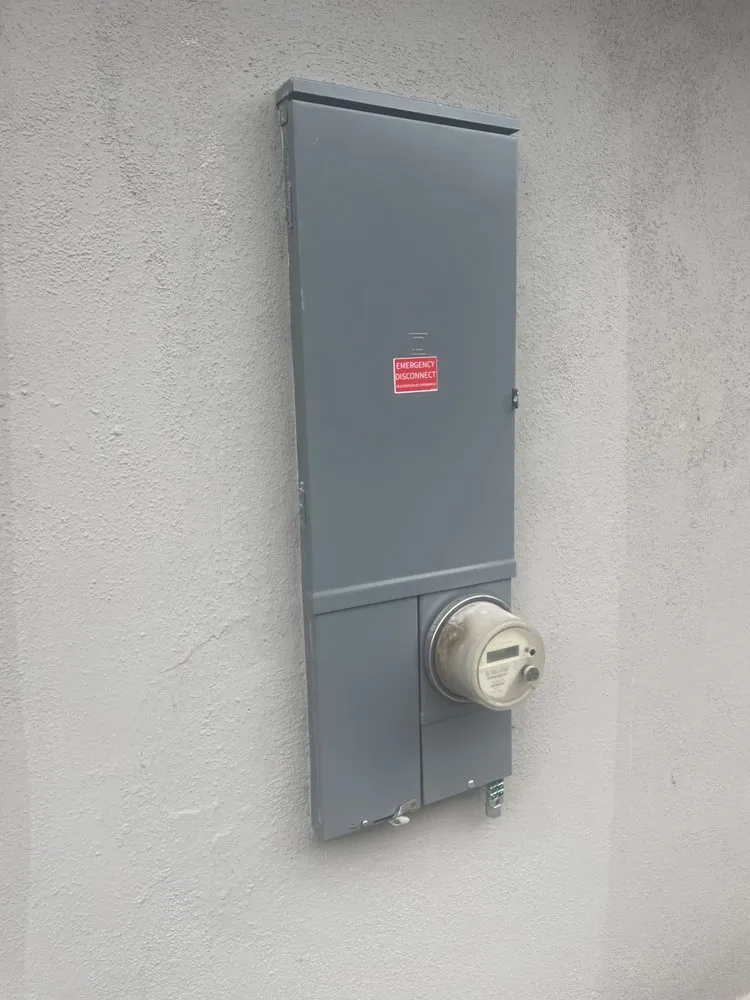 Certified electrician providing lighting installation in Orange County, CA - Prompt Electric Service