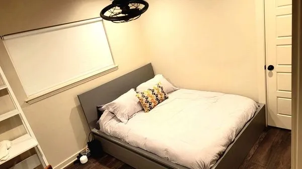 Proper Electric Logo