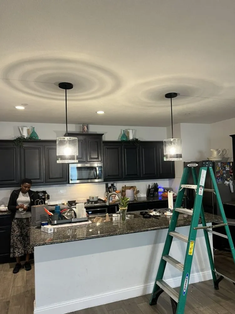 Licensed electrician providing emergency electrical service in , 