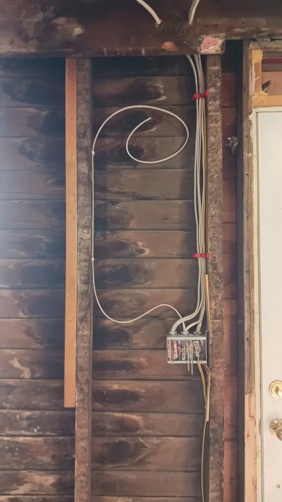 Licensed electrician providing electrical repair in ,