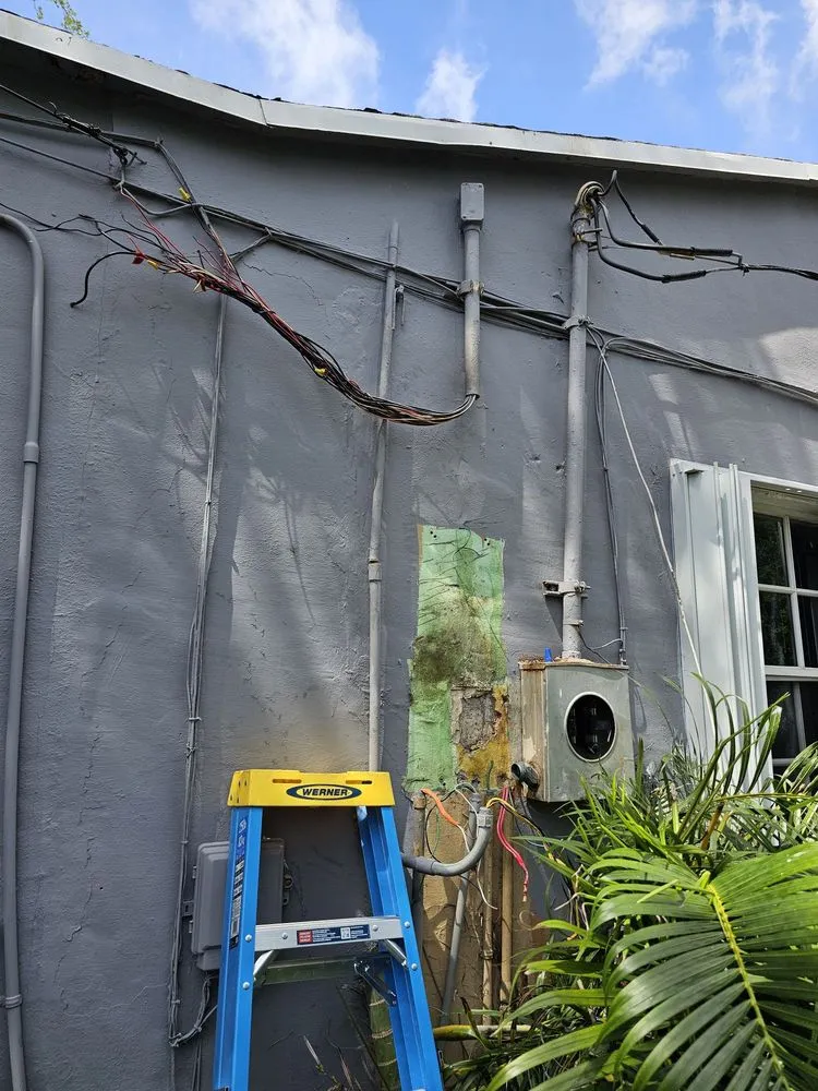 Slide of Puentes Electrical Services