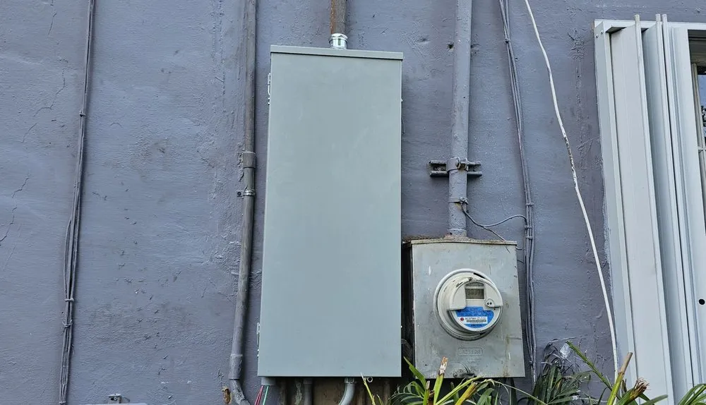 Slide of Puentes Electrical Services