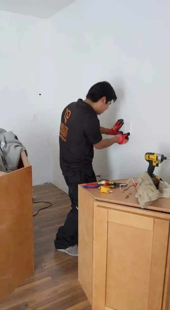 Emergency electrical service for homes in lighting installation,  by 