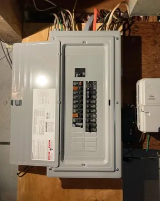 Pyro Certified Electrician Logo