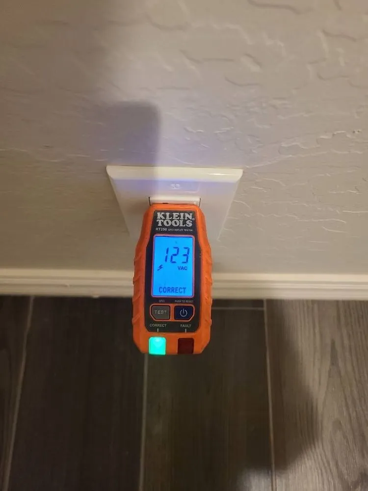 Expert electrician providing electrical repair in , 