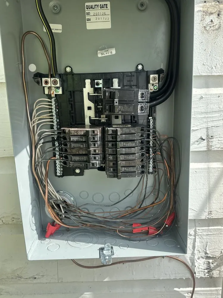 Professional outlet and switch repair service in Houston Heights, TX - QJ.Electric
