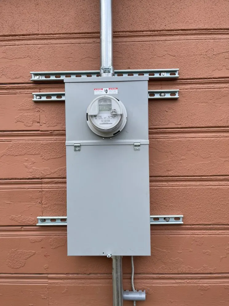 Expert electrician providing circuit breaker repair in Pacoima, CA - QM Electrical Services