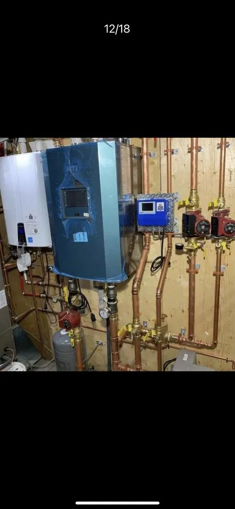 Expert electrician providing electrical repair in , 