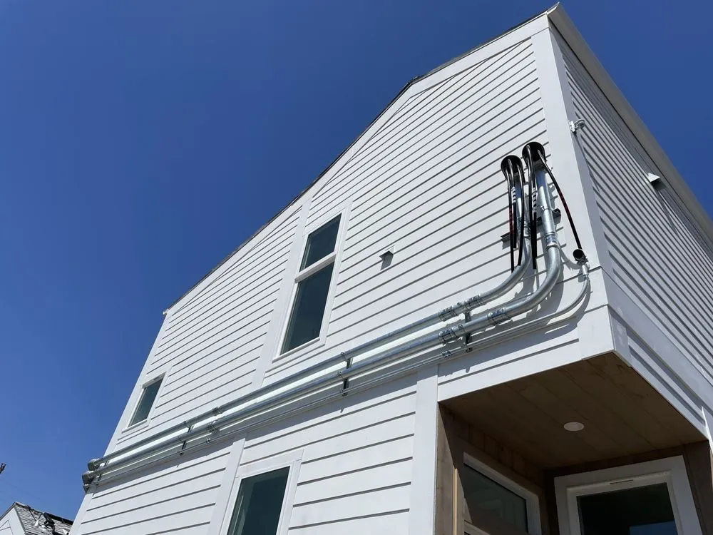 Slide of Quesada Electric