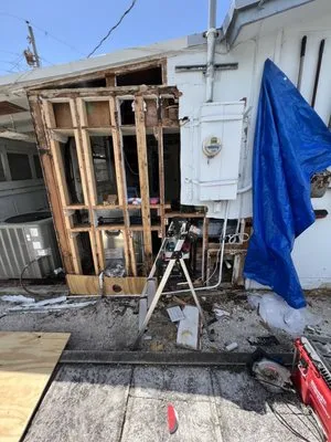 Quick & Easy Mobile Repairs Logo