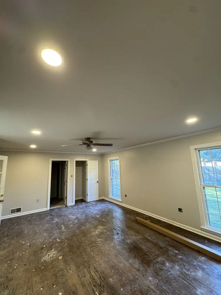Expert electrician providing emergency electrical service in Cordova, TN - Quick Fix