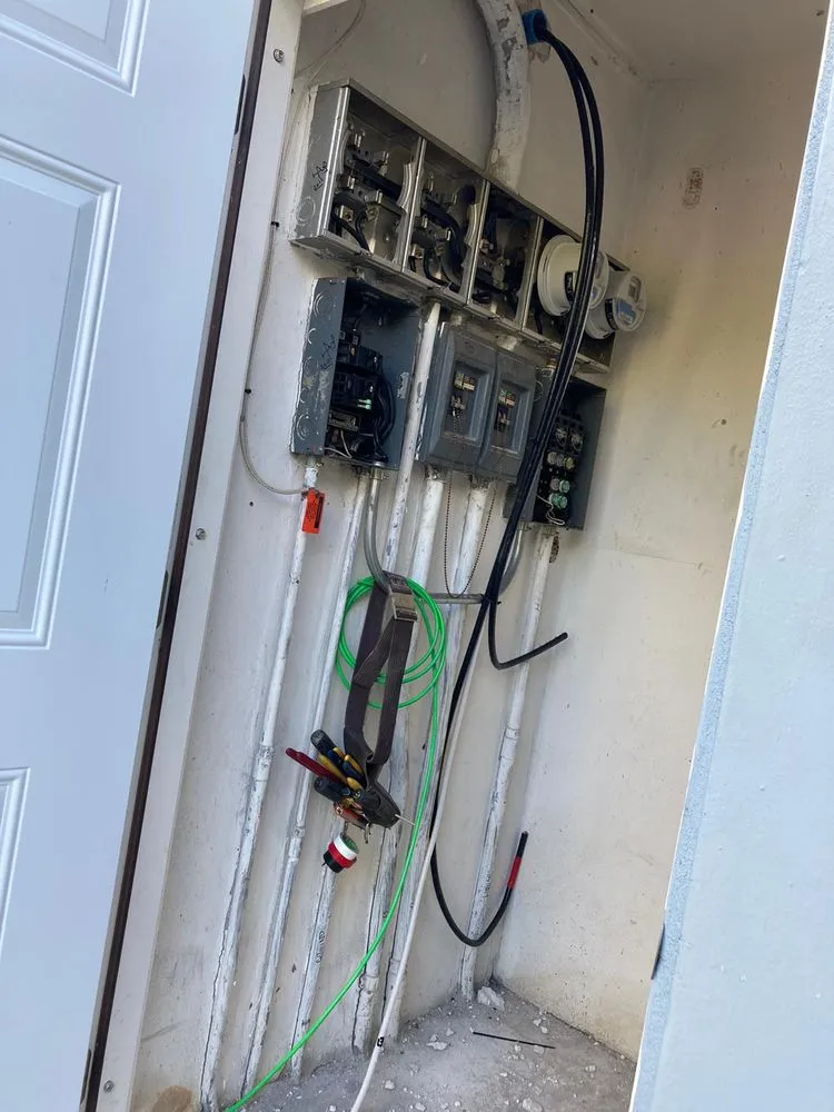 Slide of R & E Electrical