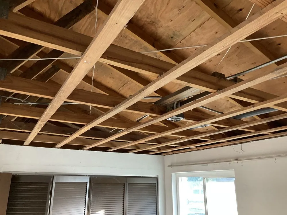 Slide of R & E Electrical