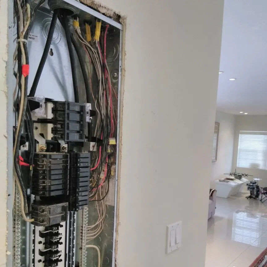 Licensed emergency electrical service service in Sunny Isles Florida, FL - R & E Electrical Services