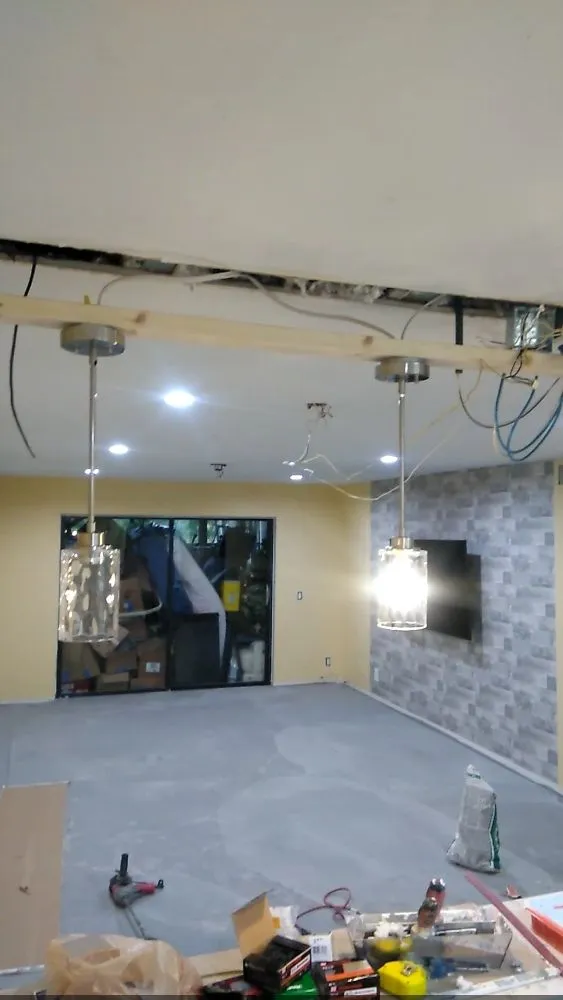 Expert electrician providing electrical repair in Sunny Isles Florida, FL - R & E Electrical Services