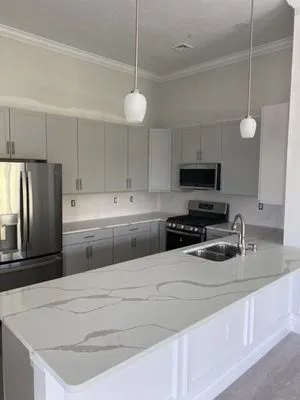 R & G Construction Logo