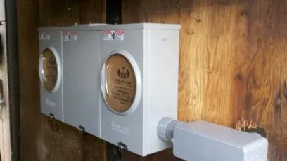 Professional electrician providing circuit breaker repair in , 